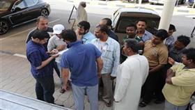 سائقون في وزارات تجمهروا لحين صرف رواتبهم