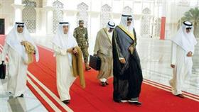 الشيخ صباح الخالد أثناء مغادرته البلاد