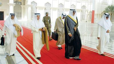 الشيخ صباح الخالد أثناء مغادرته البلاد