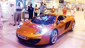 سيارة McLaren 2012 الجائزة الكبرى لحملة البنك الوطني الصيفية خلال عرضها حالياً في مطار الكويت الدولي