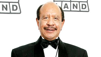 العثور على الممثل «شيرمان همسلي» ميتاً عن عمر 74 عاماً