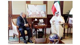 الشيخ صباح الخالد متسلما رسالة من نظيره الكوبي نقلها السفير جاريدو
