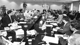قياديو الكهرباء أثناء اجتماعهم بالوفد الأمريكي