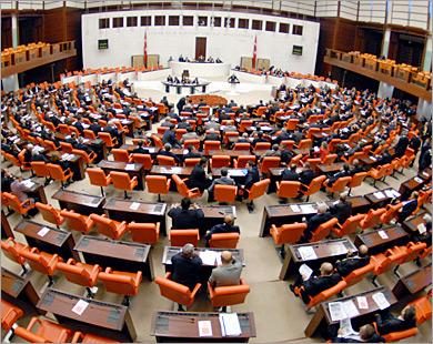 البرلمان التركي يمدد تفويض الحكومة بإرسال قوات إلى سوريا لمدة عام آخر