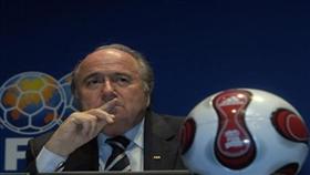 بلاتر: لن يتخذ قرار بشأن كأس العالم 2022 بقطر قبل العام المقبل