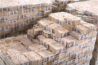 نقل ديون أمريكا يحتاج 8500 طائرة و16 مليون حقيبة سفر!