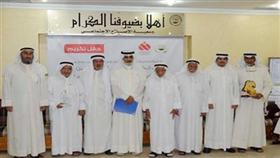 يوسف الحجي وحمود الرومي يتوسطان المكرمين