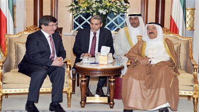سمو الأمير مستقبلاً وزير الخارجية التركي
