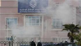 الأمن البحريني يقتحم مقر جمعية الوفاق المعارضة