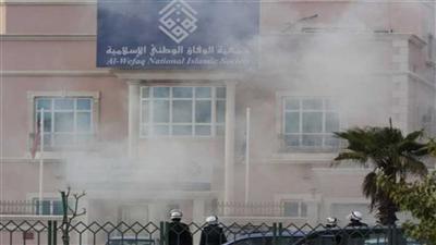 الأمن البحريني يقتحم مقر جمعية الوفاق المعارضة