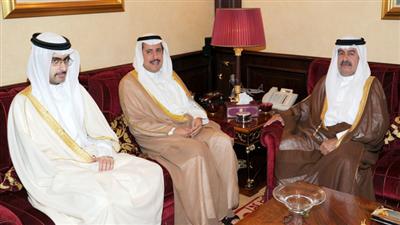 نائب رئيس وزراء البحرين أثناء استقباله السفير عزام الصباح