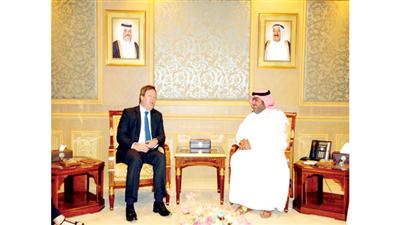 الشيخ ثامر العلي مستقبلاً السفير الأمريكي