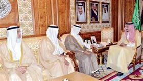 الأمير سلمان بن عبدالعزيز أثناء استقباله المستشار عبدالرحمن النمش والوفد المرافق