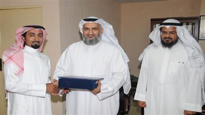 بدر الزمانان يكرِّم موظفي «التوثيقات الشرعية»