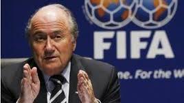 بلاتر يبحث مع أمير قطر تطورات مونديال 2022
