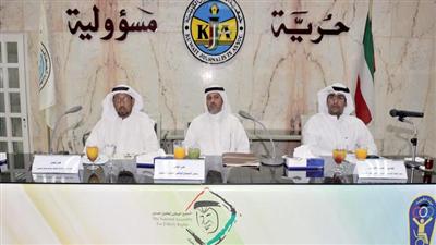 المتحدثون في الندوة