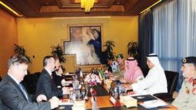 الشيخ خالد الجراح مستقبلا السفير الفرنسي