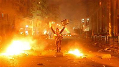مصر: آلاف يشيعون أقباطاً قتلوا في مواجهات بالأسلحة الآلية بين المسلمين والمسيحيين