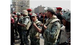 الجيش المصري ينفي قيامه بتجاوزات بعيد اندلاع الثورة في مصر