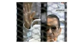 مبارك يعاني من أمراض الشيخوخة فقط