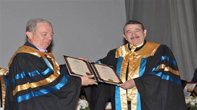 «عين شمس» تمنح الدكتوراه الفخرية للعالم مصطفى السيد