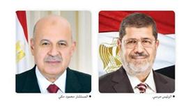 مرسي يستعين بـ«صديق» لحل أزمته مع القضاة