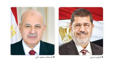 مرسي يستعين بـ«صديق» لحل أزمته مع القضاة