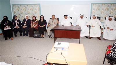 راضي العويد وعبداللطيف المكيمي أثناء افتتاح أعمال الدراسة المحلية للشارة الخشبية