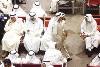 السوق يواصل النشاط والتألق.. وارتفاع مؤشراته الثلاثة