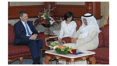 سمو رئيس الوزراء مستقبلا السفير الأمريكي