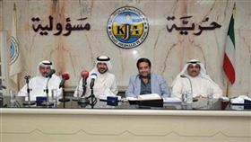 المتحدثون في ندوة «الاعلام والتنمية»