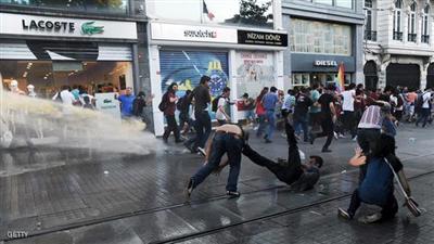 الشرطة التركية تفرّق مئات المحتجين في إسطنبول