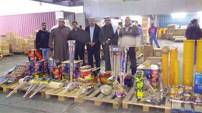 فريق العمل مع الالعاب النارية