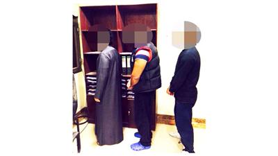 الشبان الثلاثة اعضاء الشبكة
