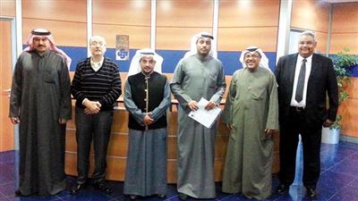 مسؤولو الشركة مع ممثلي اتحاد الحرفيين