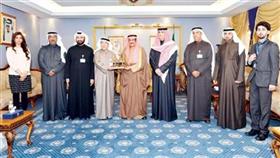 الشيخ د.إبراهيم الدعيج أثناء استقباله وفد شركة نفط الخليج