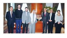 صورة جماعية للوفد مع علي الغانم