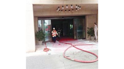رجال الإطفاء في القصر