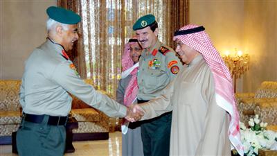 الشيخ خالد الجراح مستقبلا المهنئين