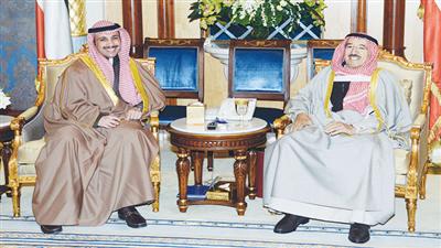 سمو الأمير مستقبلا رئيس مجلس الامة