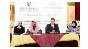 براك البراك مع ممثل جامعة جونز هوبكنز