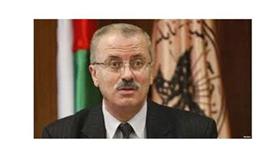 الجيش الإسرائيلي يوقف سيارة رئيس الوزراء الفلسطيني