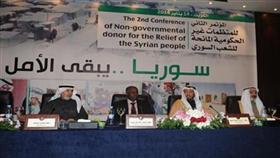 د.عبدالله المعتوق متوسطا المتحدثين في افتتاح مؤتمر المانحين للمنظمات غير الحكومية