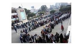 إزدحام بمدرسة الصديق بالعمرانية فى ثانى أيام الإستفتاء على الدستور