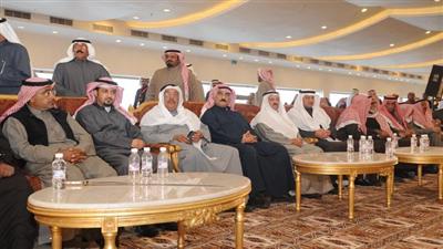 محمد ضيف الله شرار متوسطا الحضور في افتتاح مهرجان الموروث الشعبي