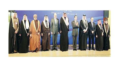الشيخ صباح الخالد مع المشاركين في الاجتماع الوزاري للحوار بين دول التعاون والصين