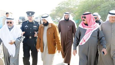 لجنة الاحمدي مع اللواء عبدالفتاح العلي خلال الجولة