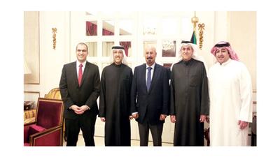 الشيخ د.محمد الصباح مع عدد من المشاركين في المنتدى الصحافي الأمريكي الخامس