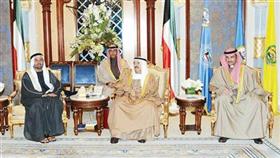 سمو الأمير مستقبلا رئيس البرلمان العربي بحضور مرزوق الغانم