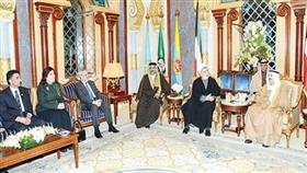 صاحب السمو مستقبلاً الوفد البرلماني العراقي
